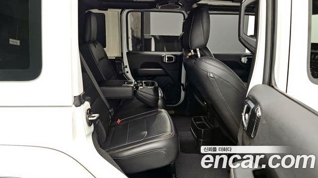 Jeep Wrangler 2023 — ფოტო 12/20