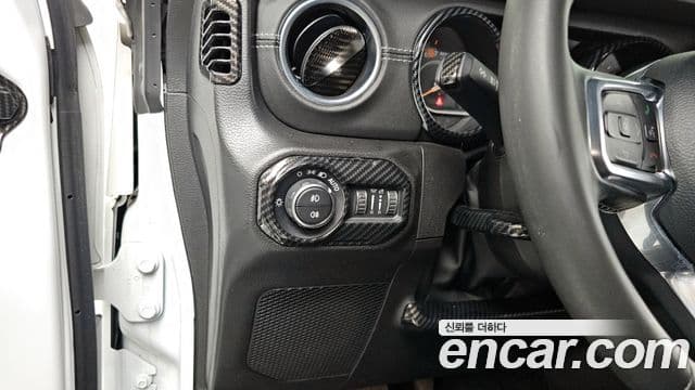 Jeep Wrangler 2023 — ფოტო 16/20