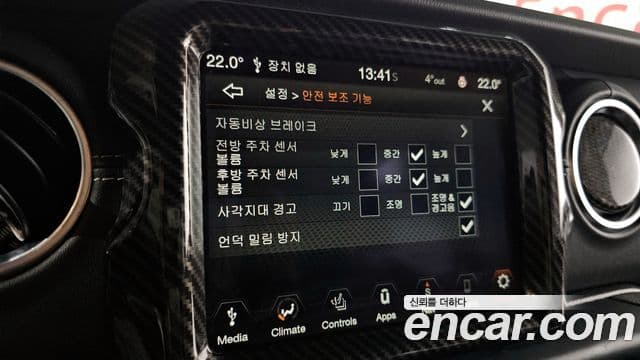 Jeep Wrangler 2023 — ფოტო 19/20