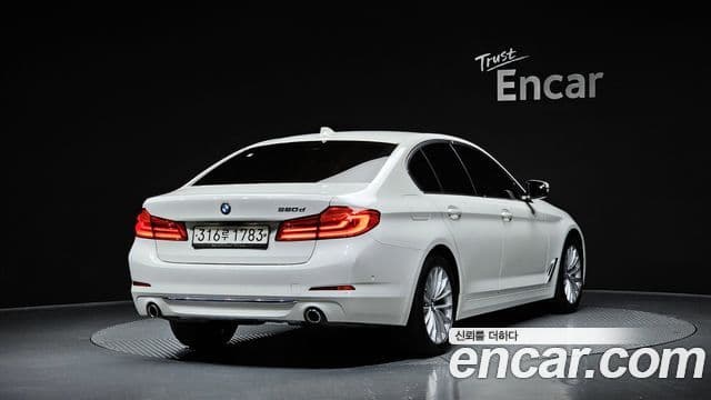 BMW 5 Series 2020 — Şəkil 2/20