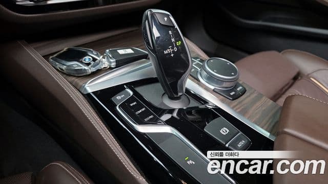 BMW 5 Series 2020 — Şəkil 9/20