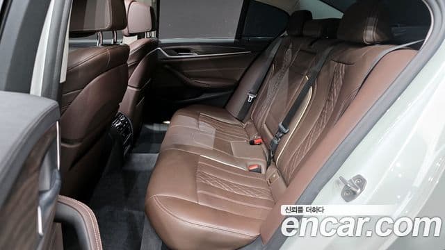 BMW 5 Series 2020 — Şəkil 12/20