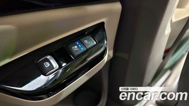 Kia Carnival 2021 — Şəkil 18/20