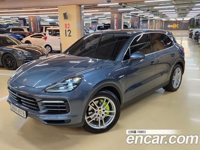 Porsche Cayenne 2020 — Photo 2/20
