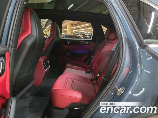 Porsche Cayenne 2020 — Photo 8/20