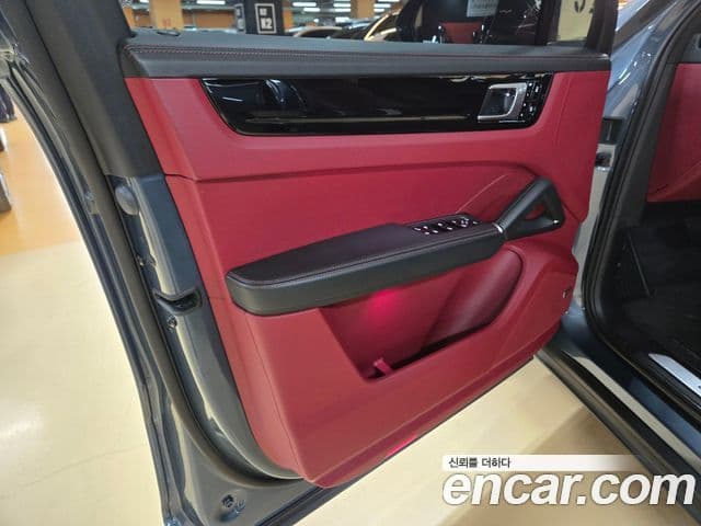 Porsche Cayenne 2020 — Photo 1/20