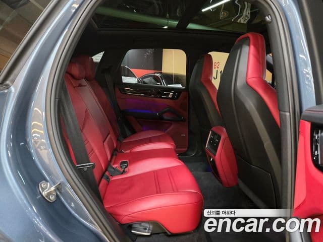 Porsche Cayenne 2020 — Photo 5/20
