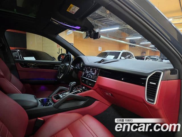 Porsche Cayenne 2020 — Photo 13/20