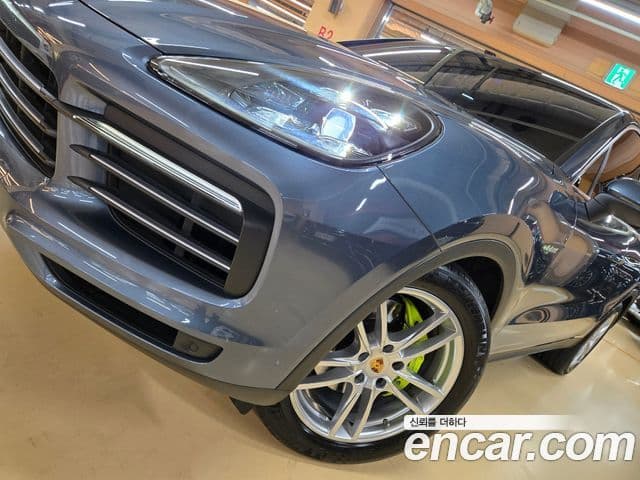 Porsche Cayenne 2020 — Photo 17/20