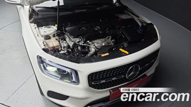 Mercedes-Benz GLB-Class 2021 — Photo 8/20