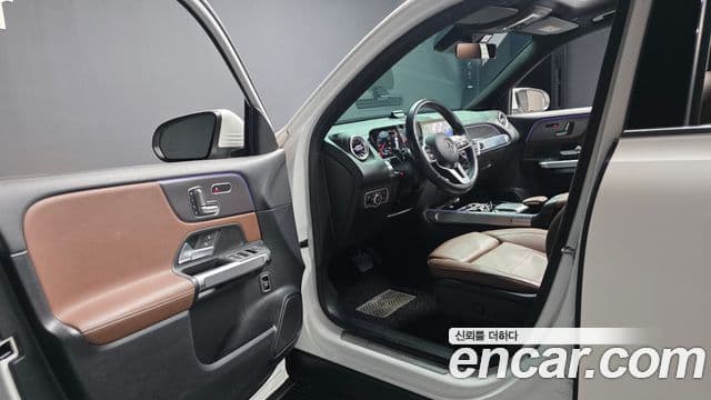 Mercedes-Benz GLB-Class 2021 — Photo 9/20