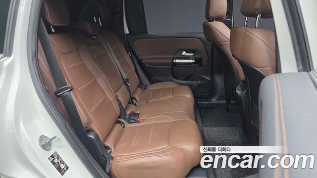 Mercedes-Benz GLB-Class 2021 — Photo 12/20