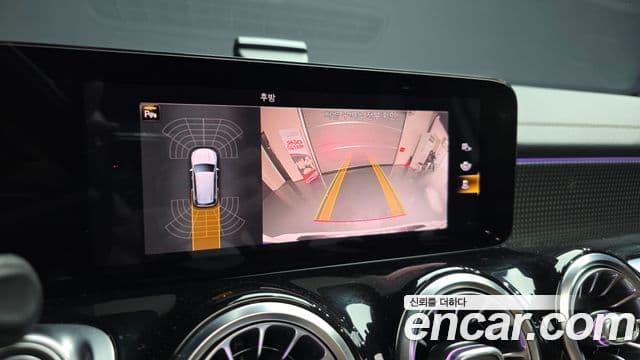 Mercedes-Benz GLB-Class 2021 — Photo 15/20