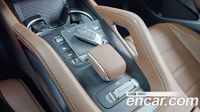 Mercedes-Benz GLE-Class 2025 — Photo 8/20