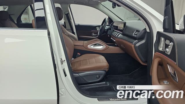 Mercedes-Benz GLE-Class 2025 — Photo 18/20
