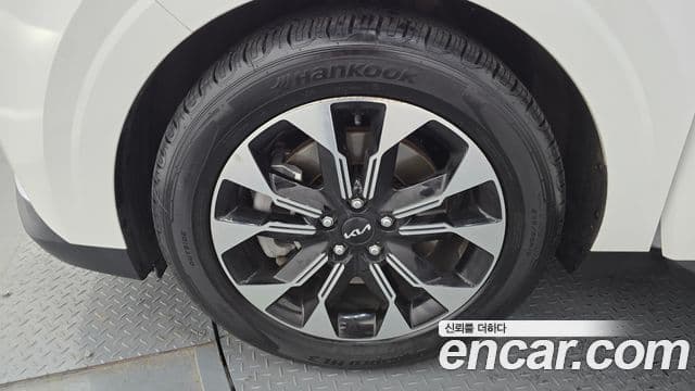Kia Carnival 2021 — ფოტო 3/20