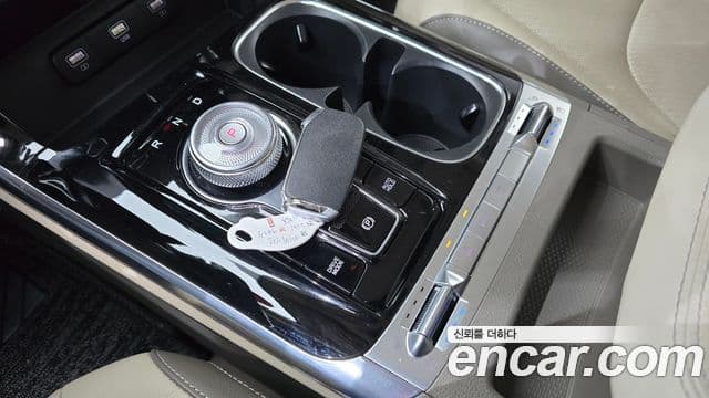 Kia Carnival 2021 — ფოტო 14/20