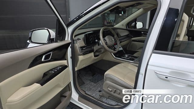 Kia Carnival 2021 — ფოტო 6/20