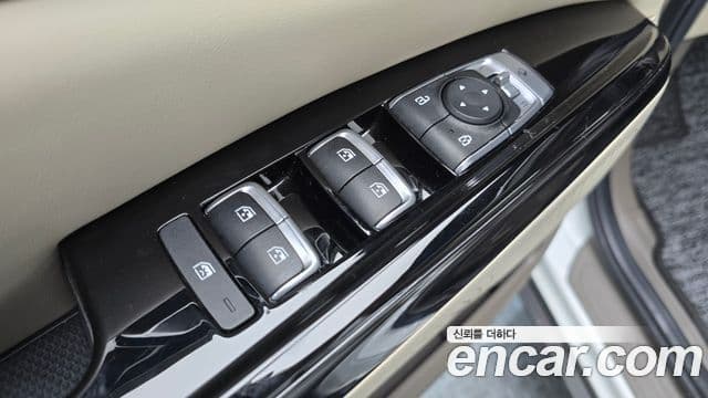 Kia Carnival 2021 — ფოტო 17/20