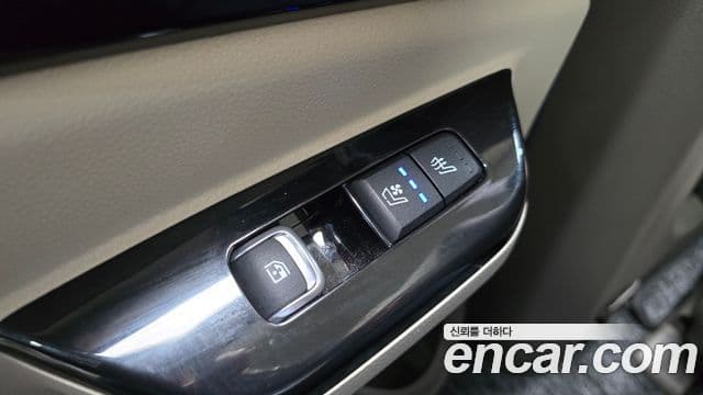 Kia Carnival 2021 — ფოტო 4/20