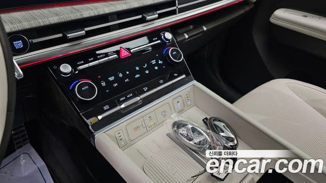Hyundai Santa Fe 2023 — ფოტო 15/20