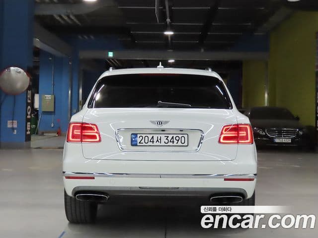 Bentley Bentayga 2018 — Şəkil 2/20