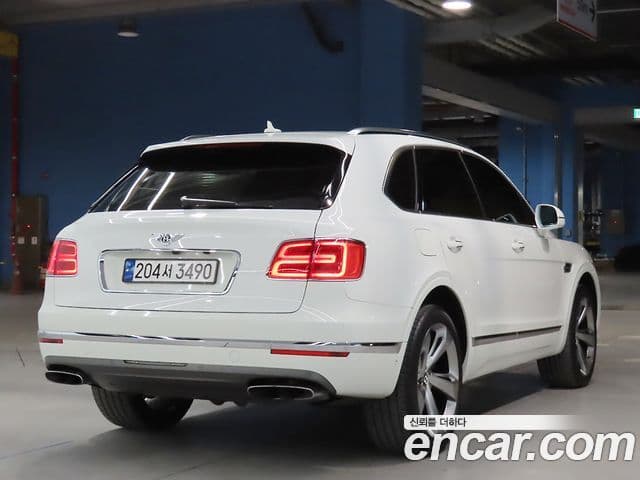 Bentley Bentayga 2018 — Şəkil 3/20