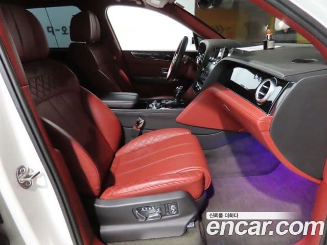 Bentley Bentayga 2018 — фото 7 из 20
