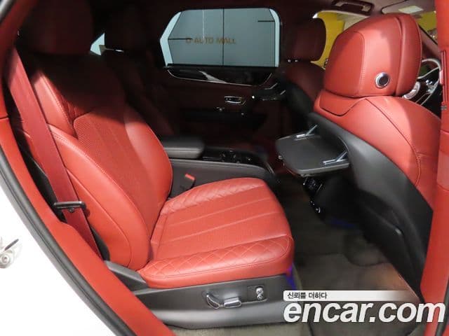 Bentley Bentayga 2018 — Şəkil 8/20