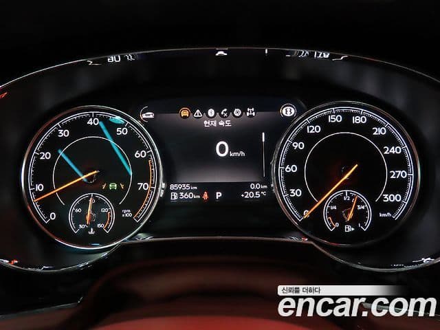 Bentley Bentayga 2018 — фото 9 из 20