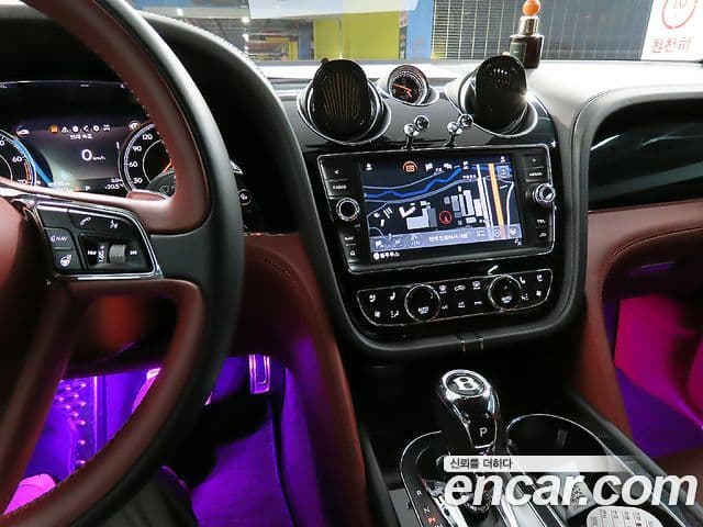 Bentley Bentayga 2018 — Şəkil 11/20