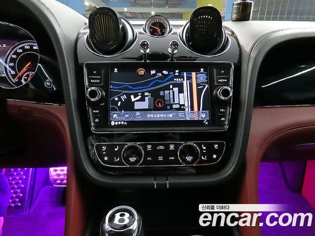 Bentley Bentayga 2018 — фото 12 из 20