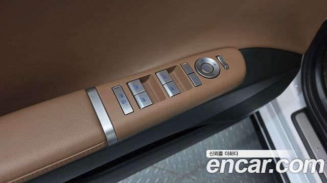 Hyundai Grandeur Hybrid 2023 — ფოტო 19/20
