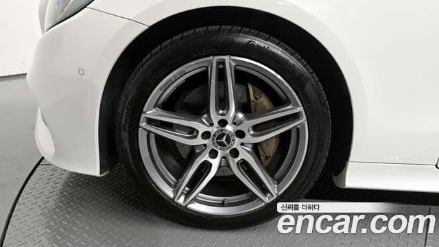 Mercedes-Benz E-Class 2019 — Şəkil 17/20