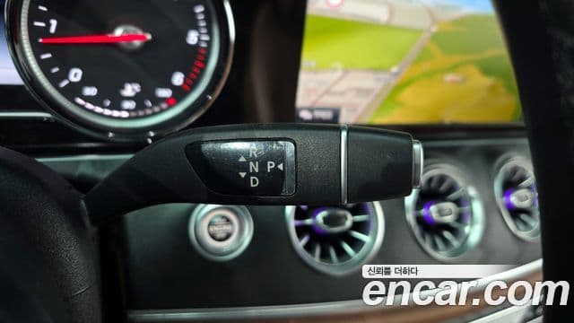 Mercedes-Benz E-Class 2019 — Şəkil 19/20