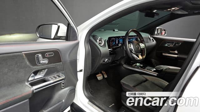 Mercedes-Benz GLA-Class 2020 — ფოტო 11/20