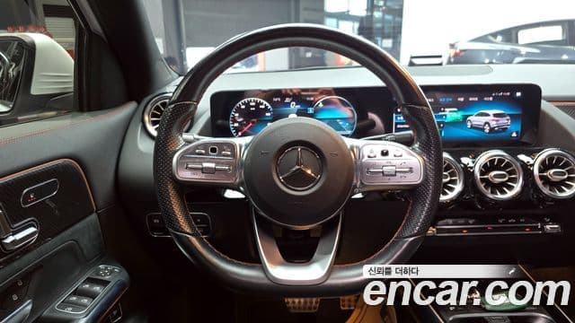 Mercedes-Benz GLA-Class 2020 — ფოტო 13/20