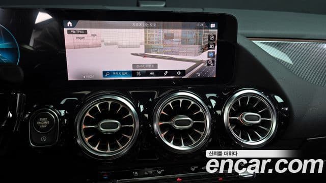 Mercedes-Benz GLA-Class 2020 — ფოტო 14/20