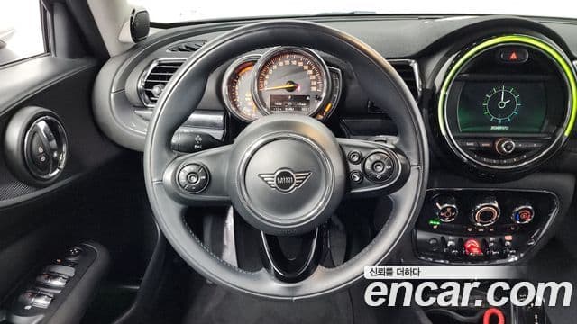 Mini Cooper Clubman 2021 — Фото 13/20