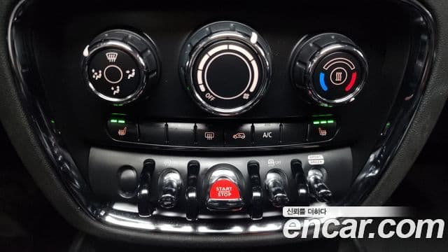 Mini Cooper Clubman 2021 — Фото 16/20