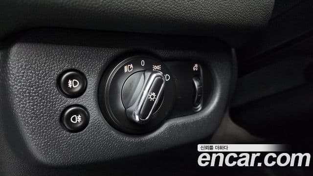 Mini Cooper Clubman 2021 — Фото 18/20