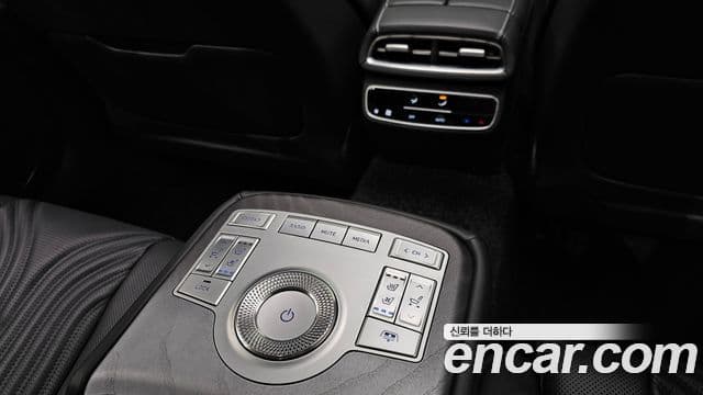 Genesis Electrified G80 2022 — Şəkil 19/20