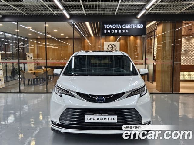 Toyota Sienna 2025 — Фото 2/20