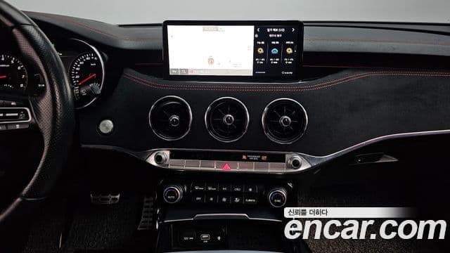 Kia Stinger 2022 — Şəkil 15/20