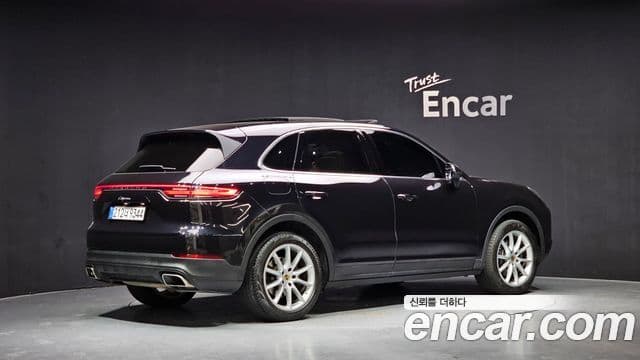 Porsche Cayenne 2019 — ფოტო 2/20