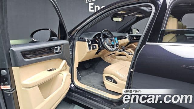 Porsche Cayenne 2019 — ფოტო 10/20