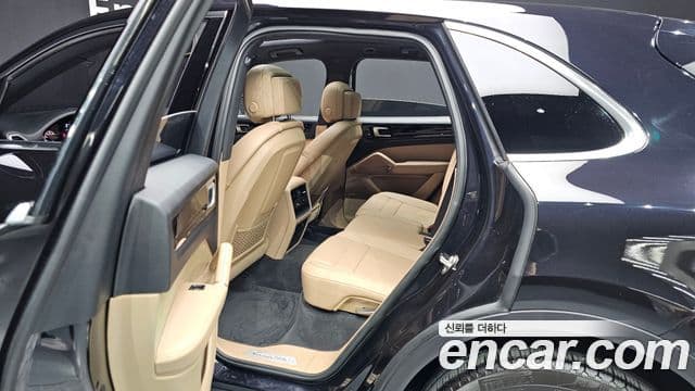 Porsche Cayenne 2019 — фото 12 из 20