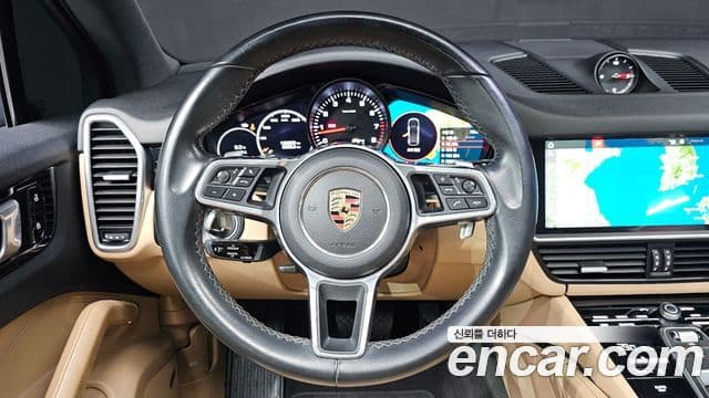 Porsche Cayenne 2019 — ფოტო 13/20