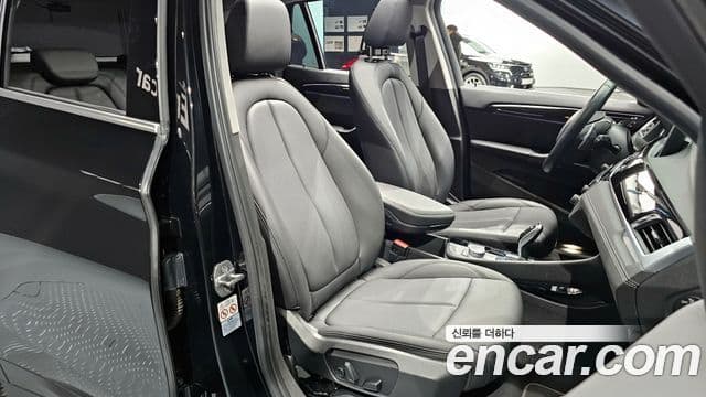 BMW X1 2022 — ფოტო 8/20