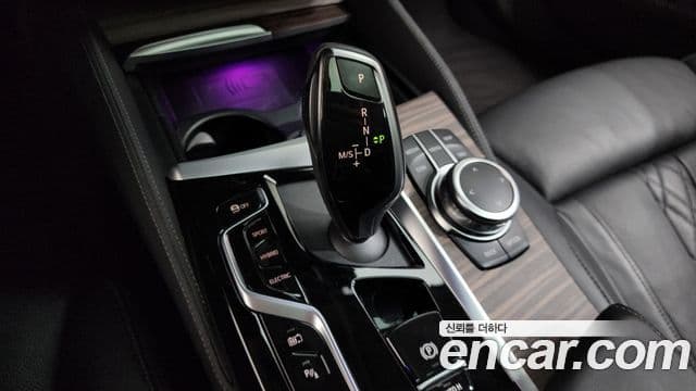 BMW 5 Series 2022 — фото 9 из 20